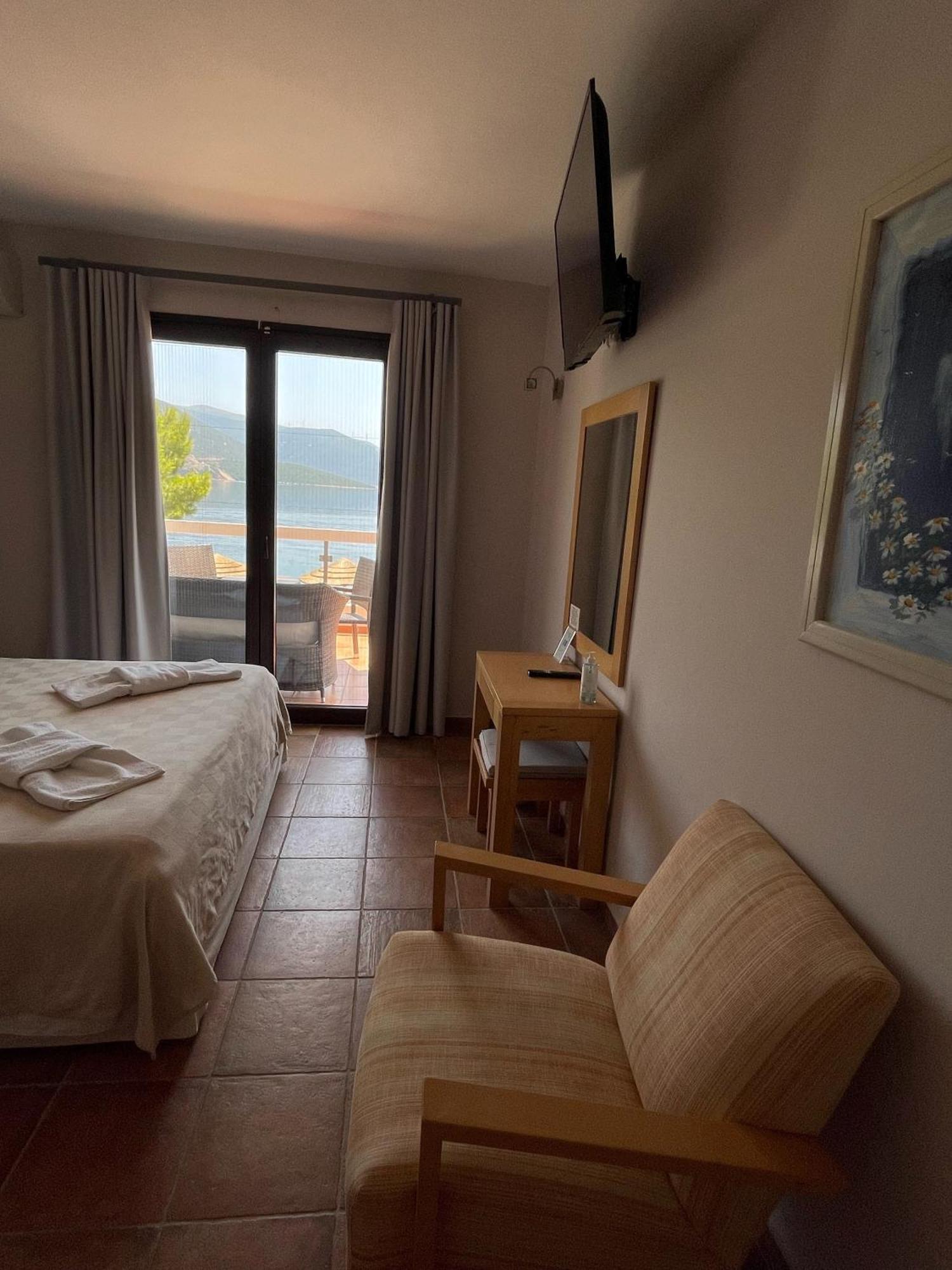 Trizonia Bay Hotel Exterior foto