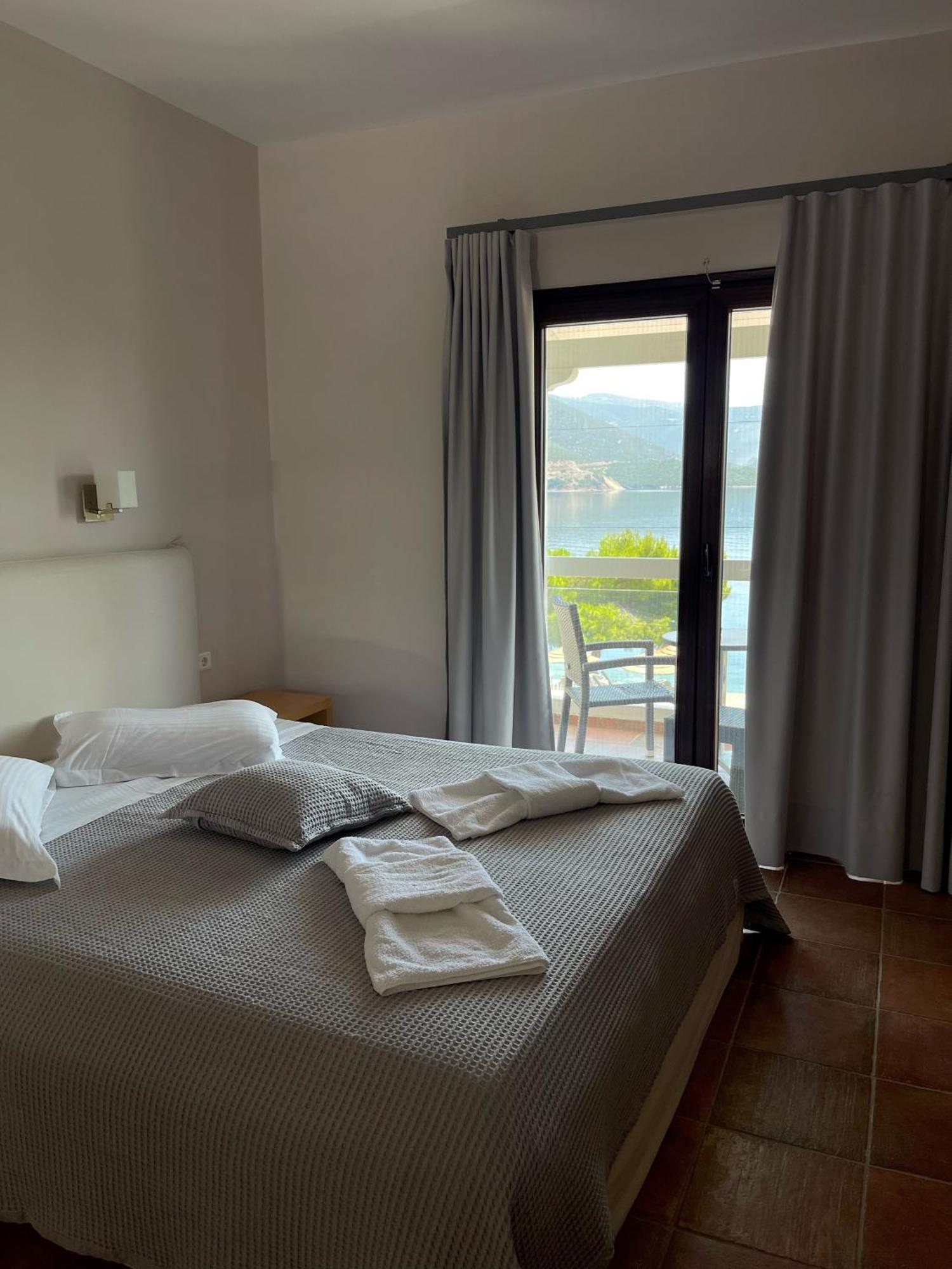 Trizonia Bay Hotel Exterior foto